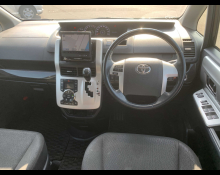 Toyota Noah 2012