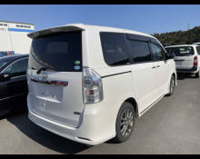 Toyota Voxy 2012