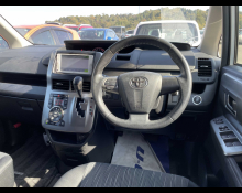 Toyota Voxy 2012