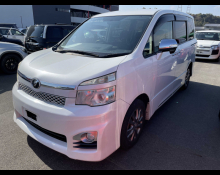 Toyota Voxy 2012