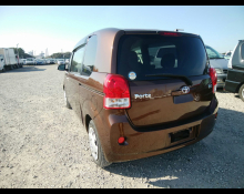 Toyota Porte 2015