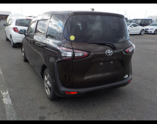 Toyota Sienta 2015