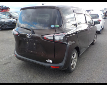 Toyota Sienta 2015