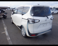Toyota Sienta 2016
