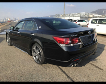 Toyota Crown Hybrid 2016