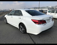 Toyota Crown Hybrid 2015