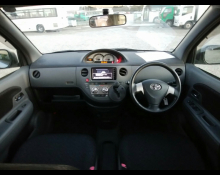 Toyota Sienta 2015