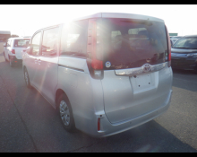 Toyota Noah 2015