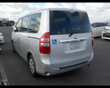 Toyota Noah 2012