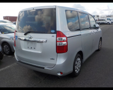 Toyota Noah 2012