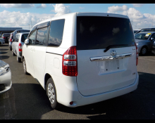 Toyota Noah 2012