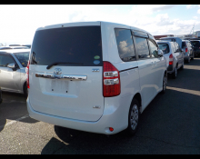 Toyota Noah 2012