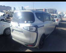 Toyota Sienta 2016