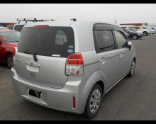 Toyota Spade 2015