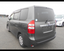 Toyota Noah 2012
