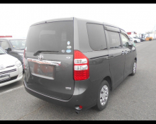 Toyota Noah 2012