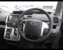 Toyota Noah 2012