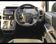 Toyota Voxy 2013