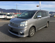 Toyota Voxy 2013