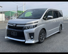 Toyota Voxy 2015