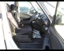 Nissan Serena 2012