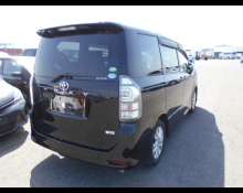 Toyota Voxy 2012