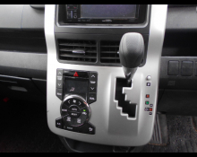 Toyota Voxy 2012