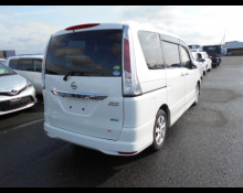 Nissan Serena 2012