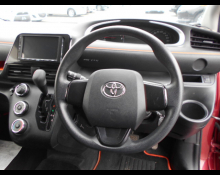 Toyota Sienta 2015