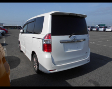 Toyota Noah 2008