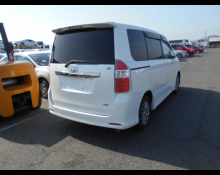 Toyota Noah 2008
