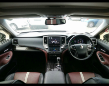 Toyota Crown Hybrid 2015