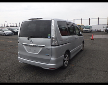 Nissan Serena 2013