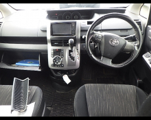Toyota Voxy 2012