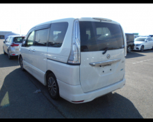 Nissan Serena 2015