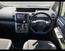 Toyota Voxy 2013