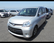 Toyota Sienta 2015