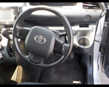 Toyota Sienta 2016