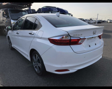 Honda Grace Hybrid 2015