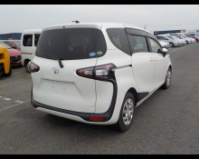 Toyota Sienta 2016