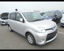 Toyota Sienta 2015