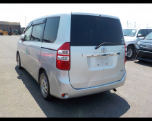 Toyota Noah 2012