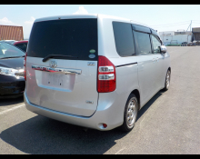 Toyota Noah 2012