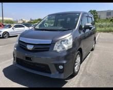 Toyota Noah 2013