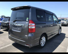 Toyota Noah 2013