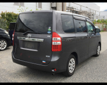 Toyota Noah 2013