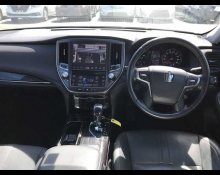 Toyota Crown Hybrid 2017