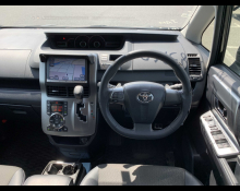 Toyota Voxy 2013