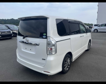 Toyota Voxy 2013
