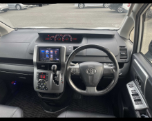 Toyota Voxy 2013